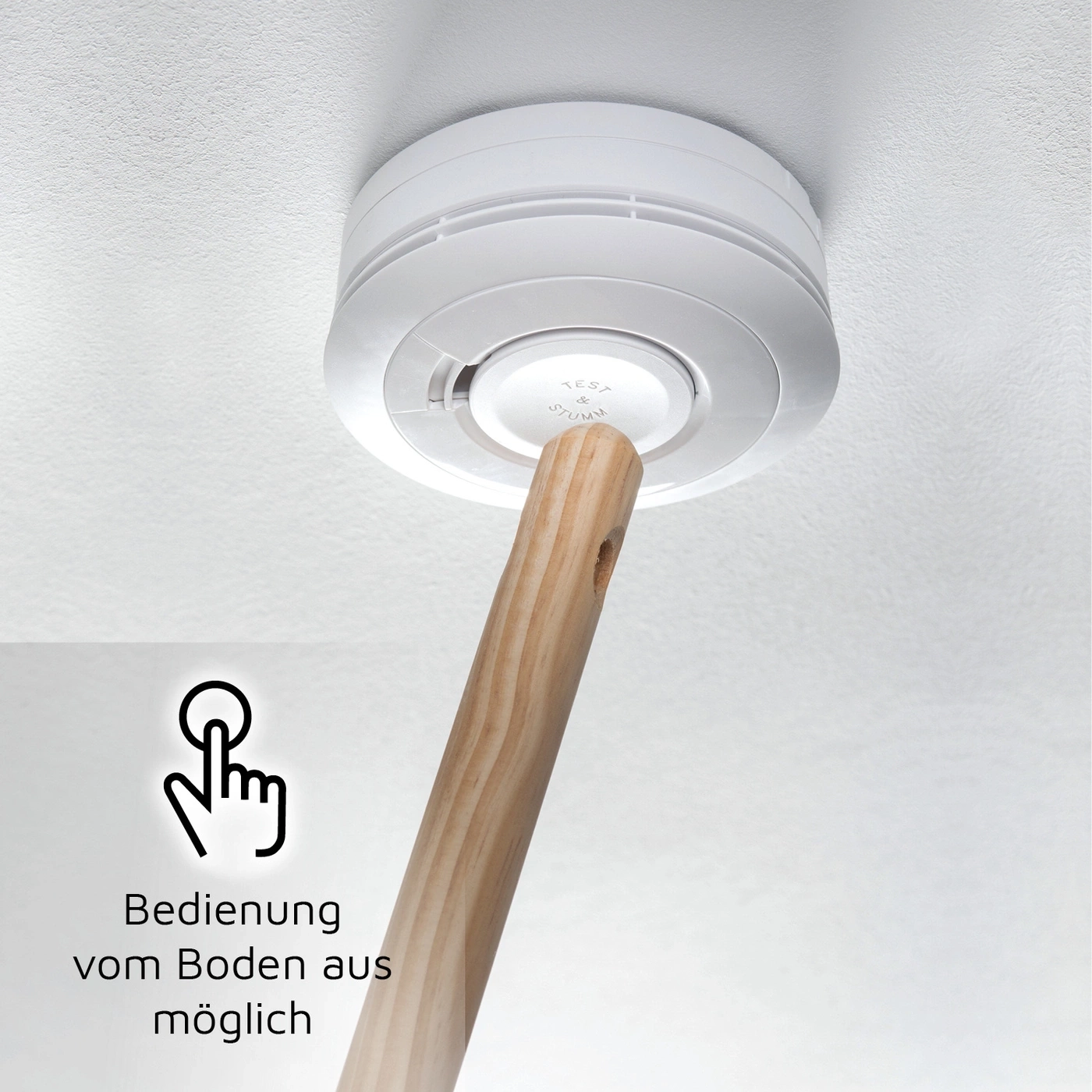 Rauchmelder mit Holzstab vom Boden aus bedienbar