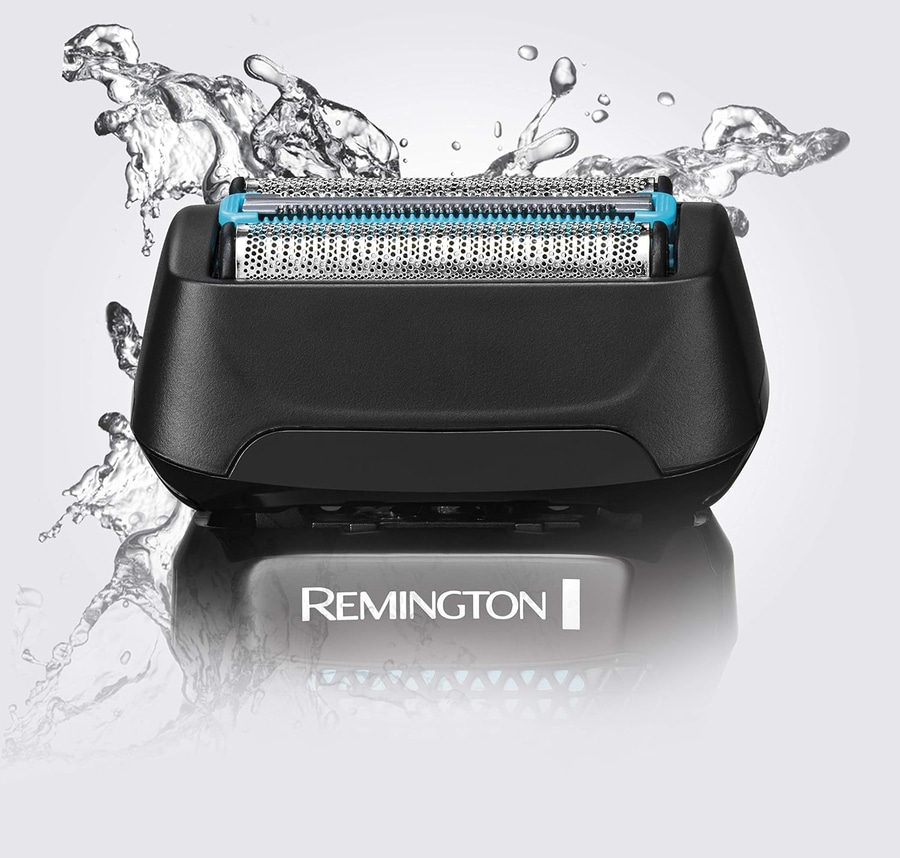 Rasierer mit Wasser, Marke Remington, Nahaufnahme, schwarz, blau, weiß, glänzend