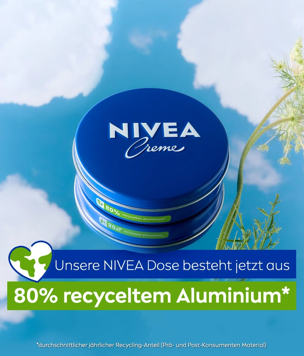 NIVEA Creme Dose mit 80% recyceltem Aluminium, grüner Hintergrund.