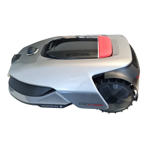 Grauer Roboter-Rasenmäher mit rotem Stopp-Knopf und Edgemaster-Logo.