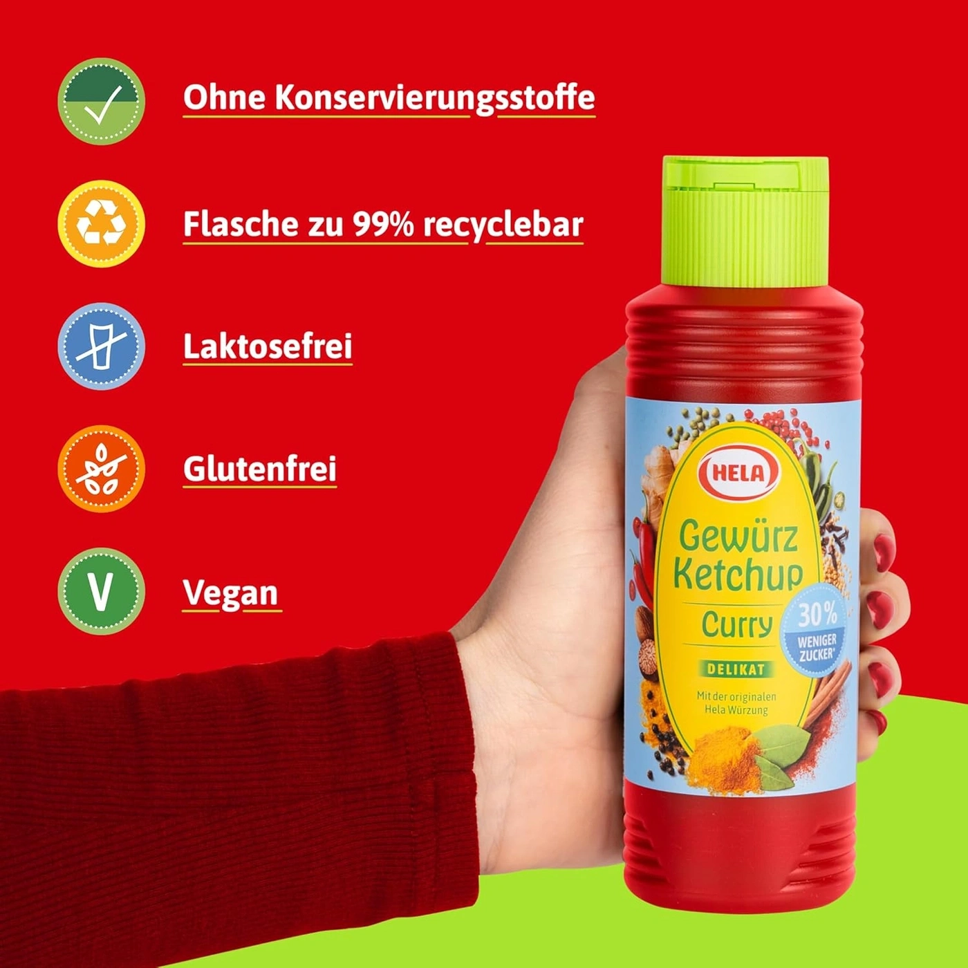 Hand hält Gewürzketchup-Flasche mit Hinweisen wie 'Ohne Konservierungsstoffe' und 'Vegan'