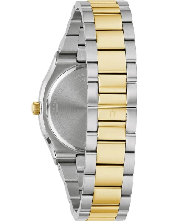 Uhr mit goldenen und silbernen Armbandgliedern, Nahaufnahme