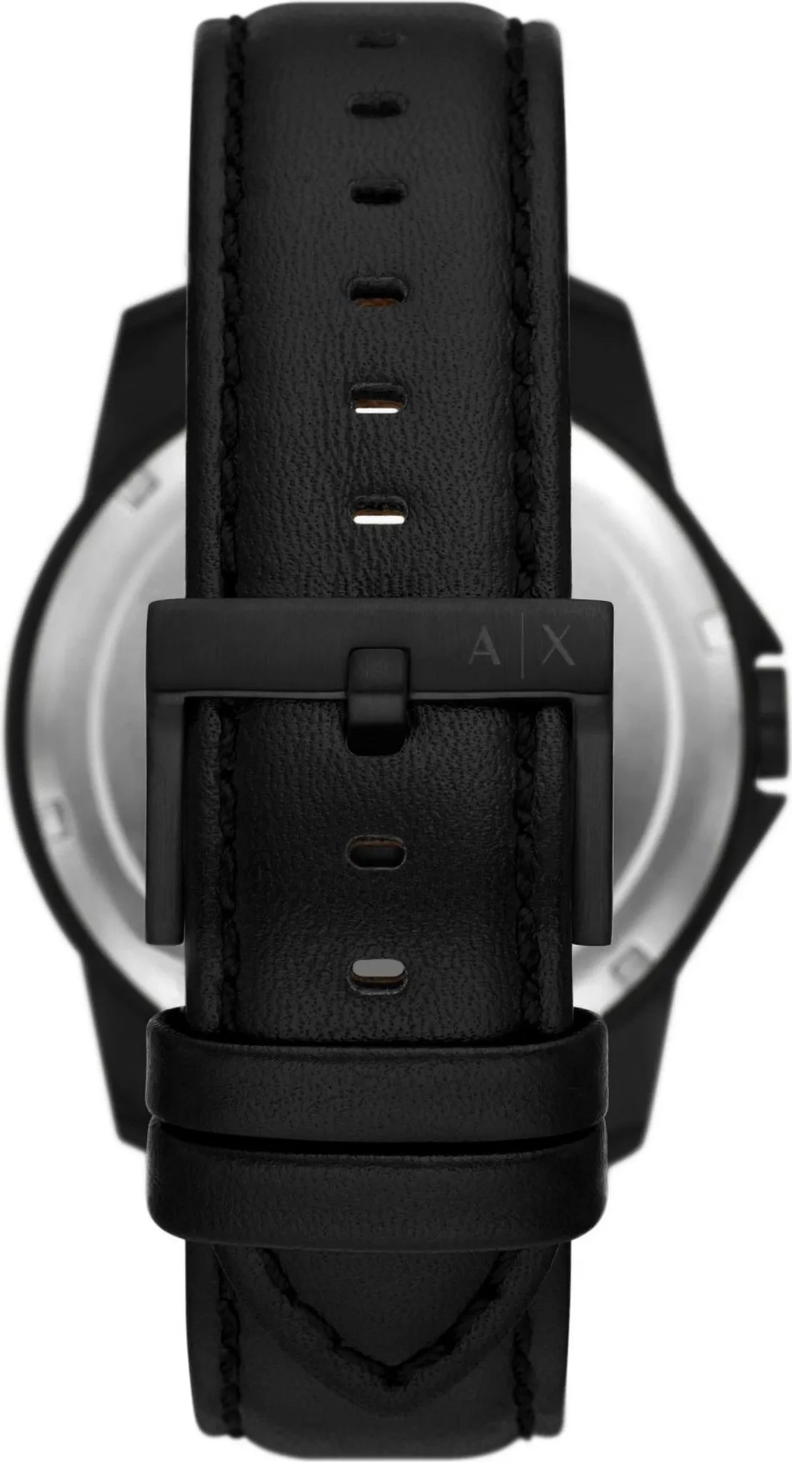 Schwarzes Lederarmband einer Uhr mit schwarzer Schnalle und AX-Logo