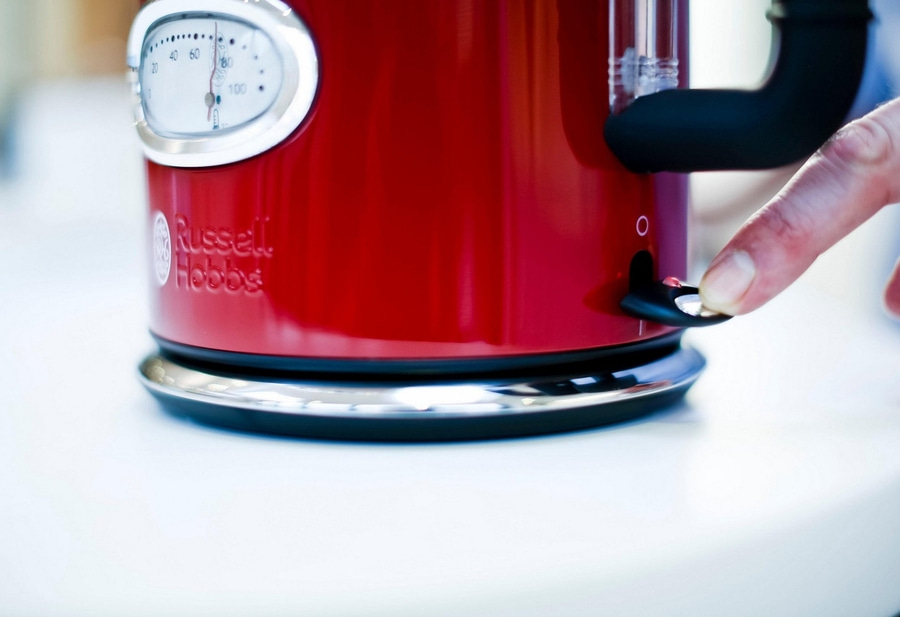 RUSSELL HOBBS Wasserkocher Retro Ribbon Red 21670-70 1,7 L kabellos 2400 W