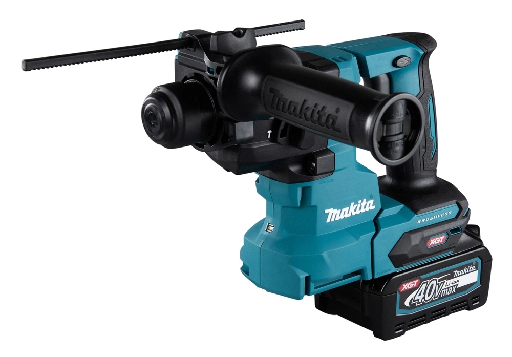 Ein blauer und schwarzer Akku-Bohrhammer von Makita mit Tiefenanschlag und Zusatzhandgriff.