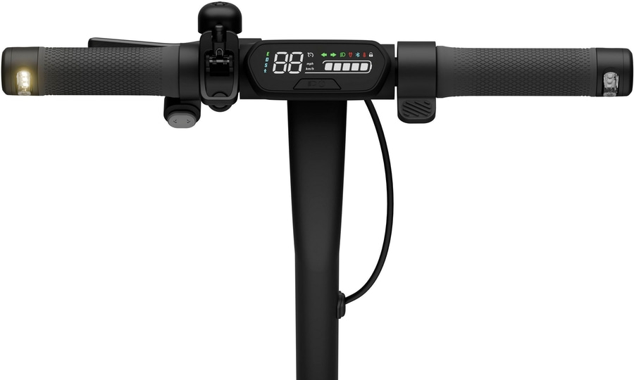 Schwarzer Elektroroller mit Lenker, Display und Lichtern, Nahaufnahme