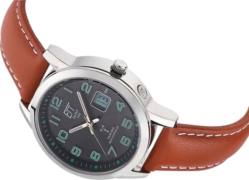 Armbanduhr mit braunem Lederarmband und silbernem Gehäuse, Nahaufnahme