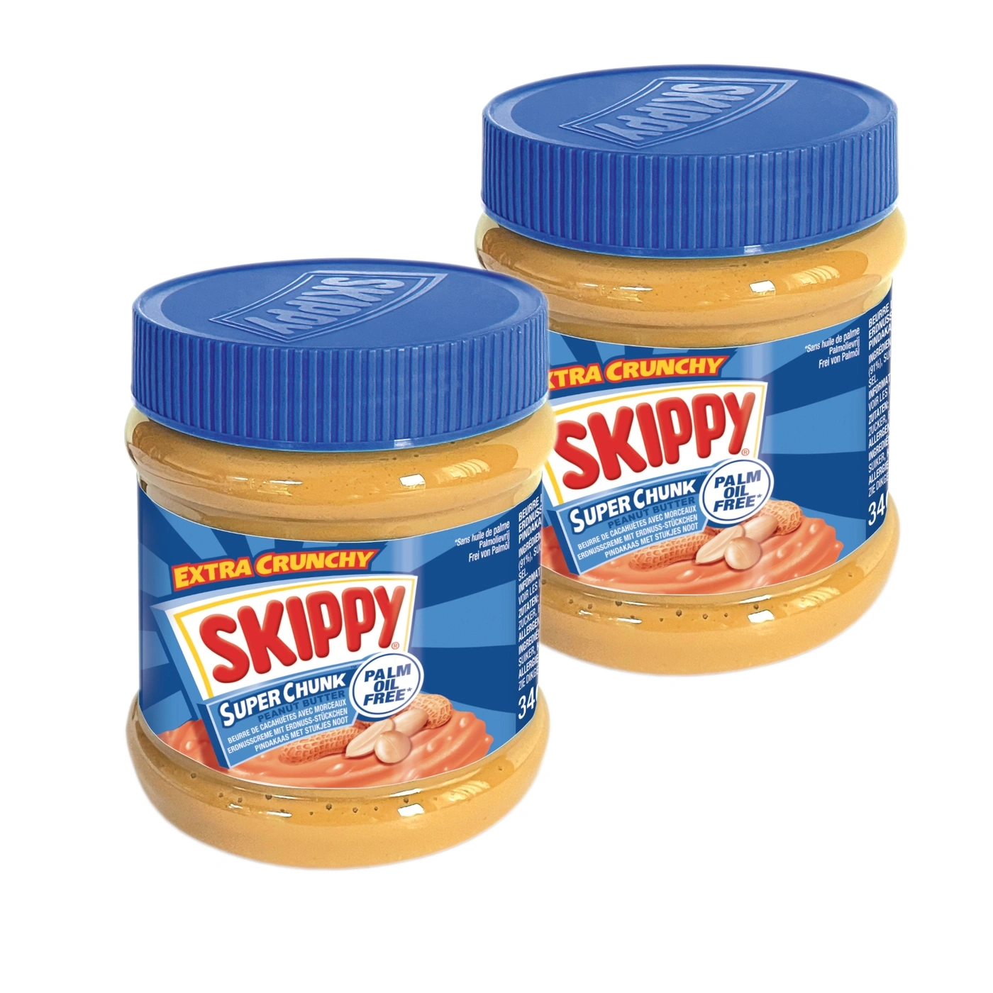 Zwei Gläser Skippy Erdnussbutter "Super Chunk" mit blauem Deckel auf weißem Hintergrund.