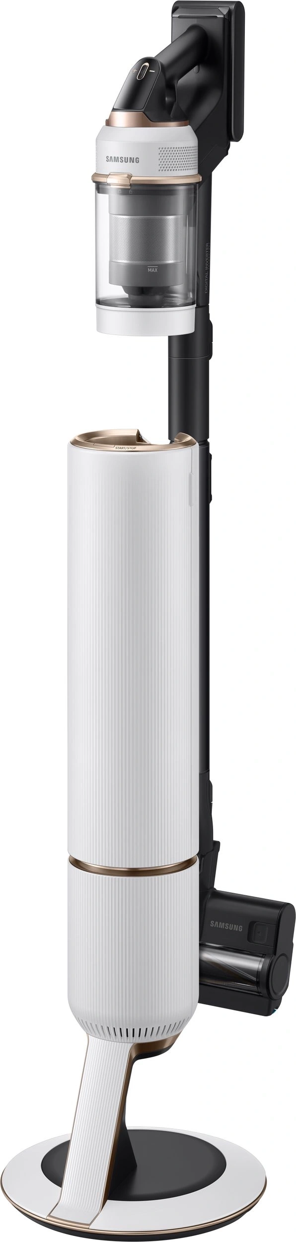 Ein Samsung Staubsauger mit weißem und goldenem Design steht auf seiner Ladestation.