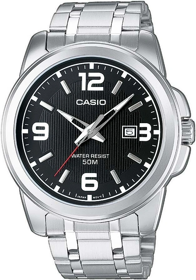 Analoge Casio Armbanduhr mit silbernem Metallarmband