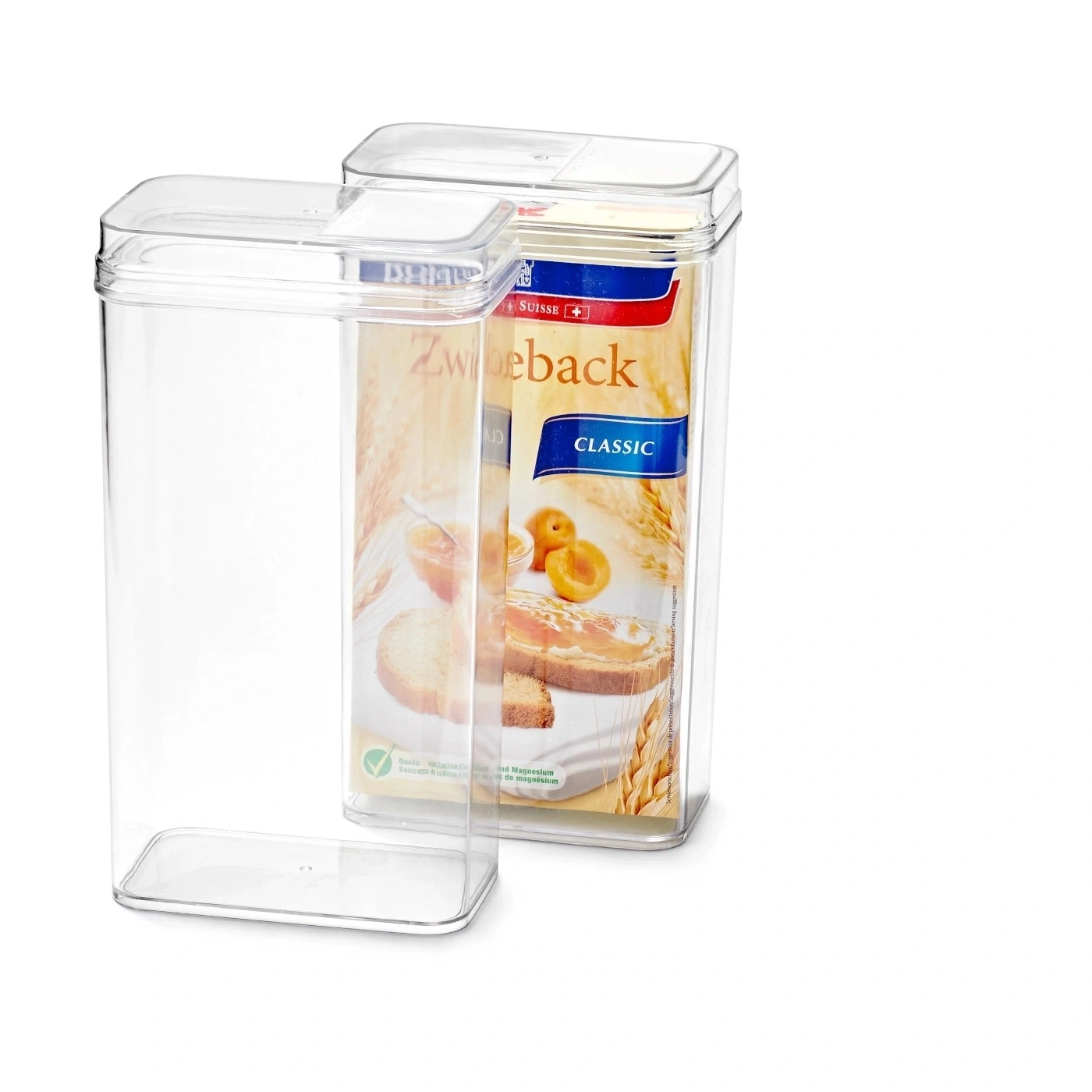Transparente Behälter mit Zwieback-Verpackung, Nahaufnahme, isoliert auf weißem Hintergrund