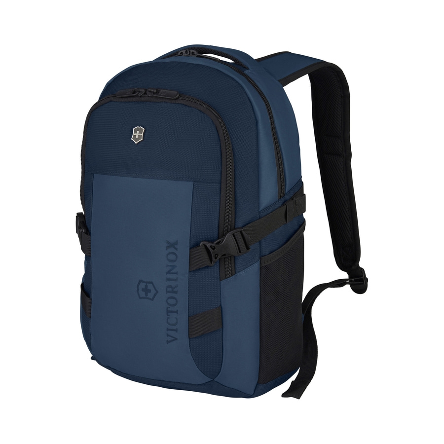 Blauer Rucksack von Victorinox, mit Logo und Trägern, auf weißem Hintergrund.