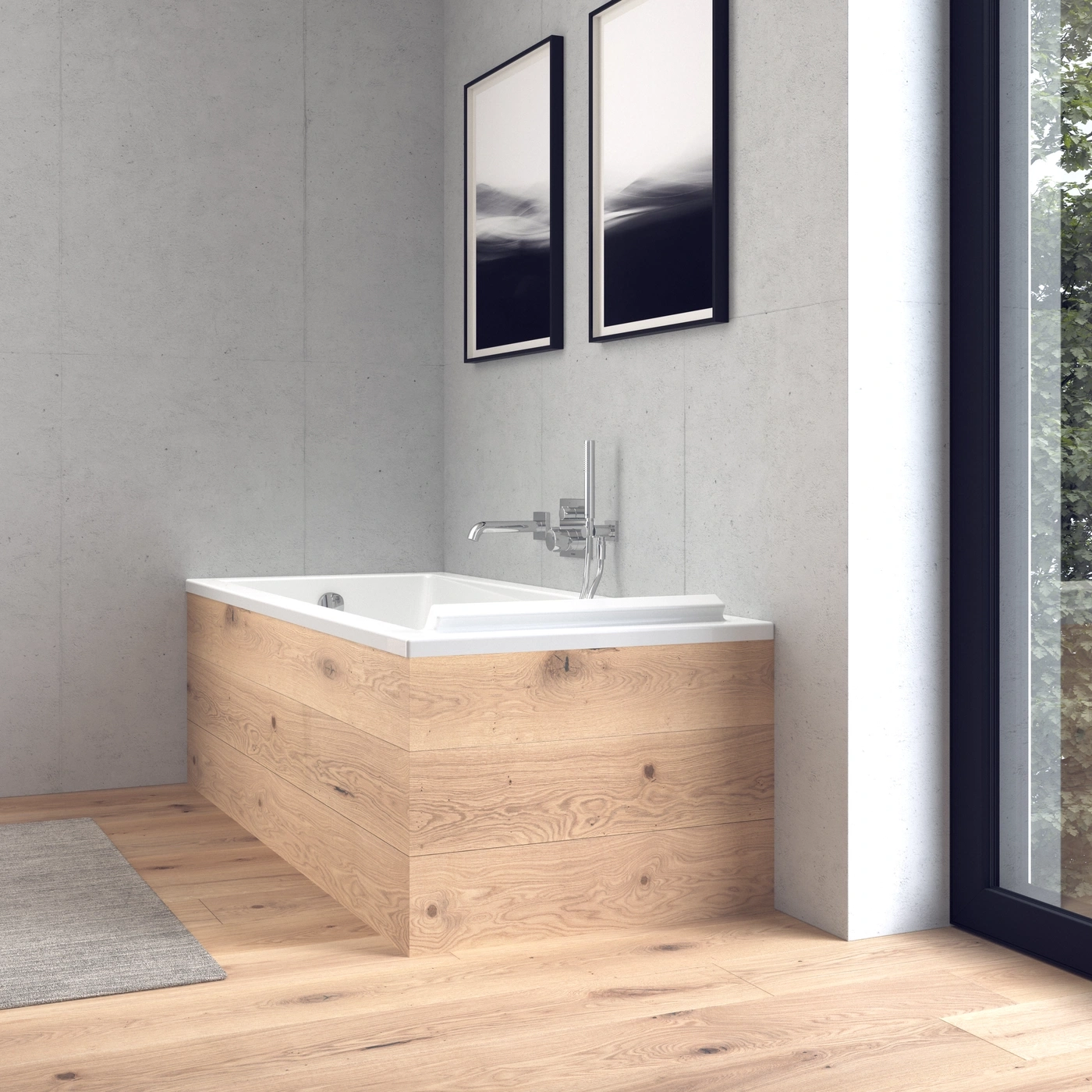 Badezimmer mit Holzverkleidung, Badewanne, Bildern und Fenster mit Bäumen