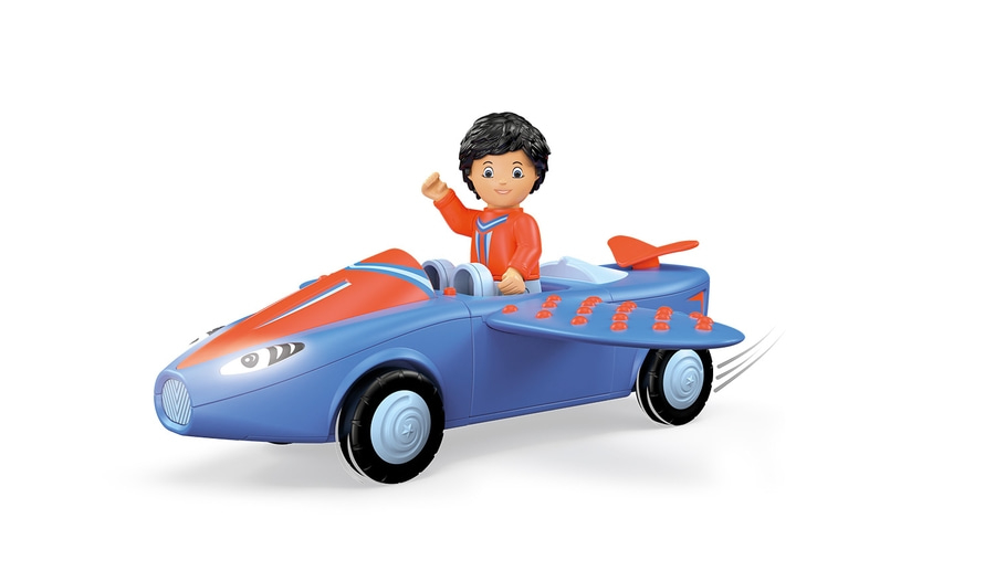 Spielzeugauto mit Fahrer, blau und orange, auf weißem Hintergrund