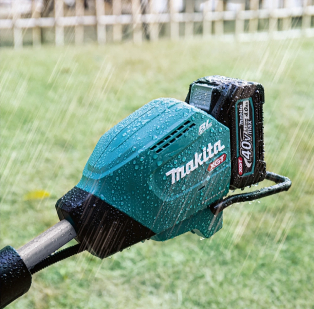 Makita XGT Rasentrimmer im Regen