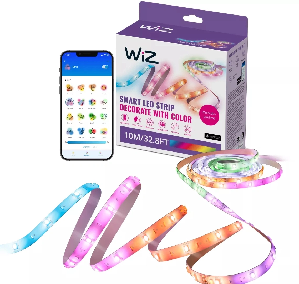 Ein Smartphone zeigt eine App mit verschiedenen Farboptionen für LED-Streifen an, daneben sind die Verpackung und die LED-Streifen selbst zu sehen.