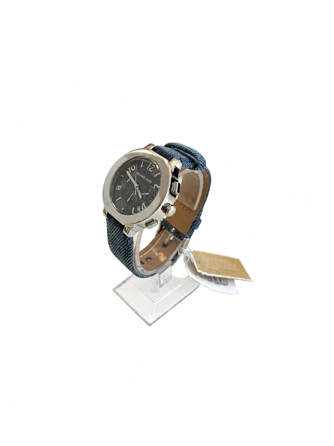 Michael Kors Damenuhr mit Denim-Armband auf Display
