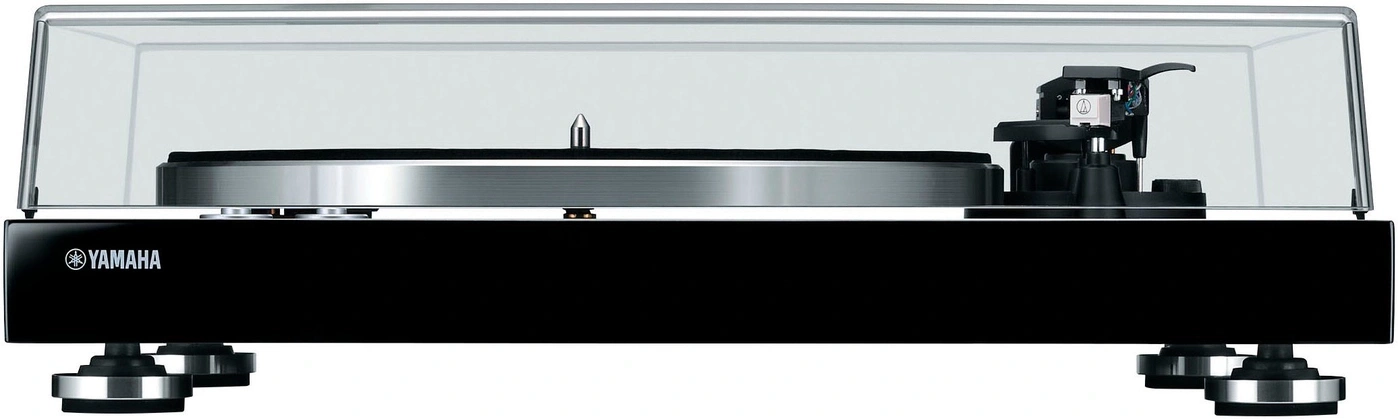 Schwarzer Plattenspieler mit transparentem Deckel und Yamaha-Logo.