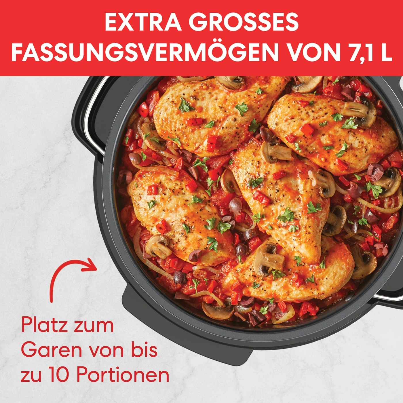 Großes Kochgeschirr mit Huhn, Pilzen und Gemüse für 10 Portionen