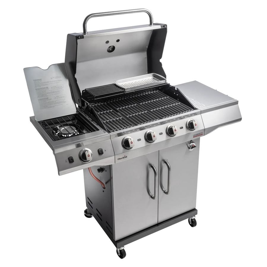 Edelstahl-Gasgrill mit geöffnetem Deckel und Kochfeld, bereit zum Grillen.