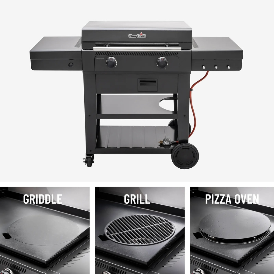 Schwarzer Grill mit drei Kochflächen: Grill, Grillplatte und Pizzaofen.