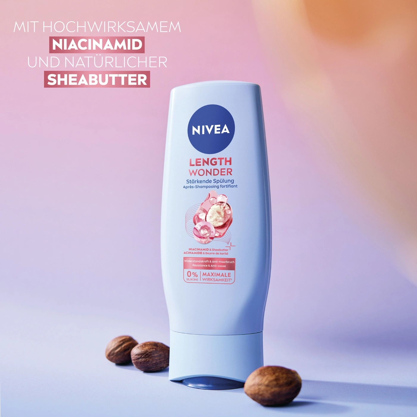 Nivea Länge Wunder Spülung mit Niacinamid und Sheabutter auf pinkem Hintergrund