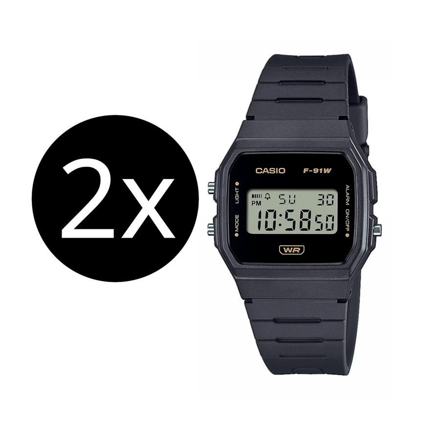 Zwei Casio F-91W Uhren, schwarz, mit digitaler Anzeige, auf weißem Hintergrund.