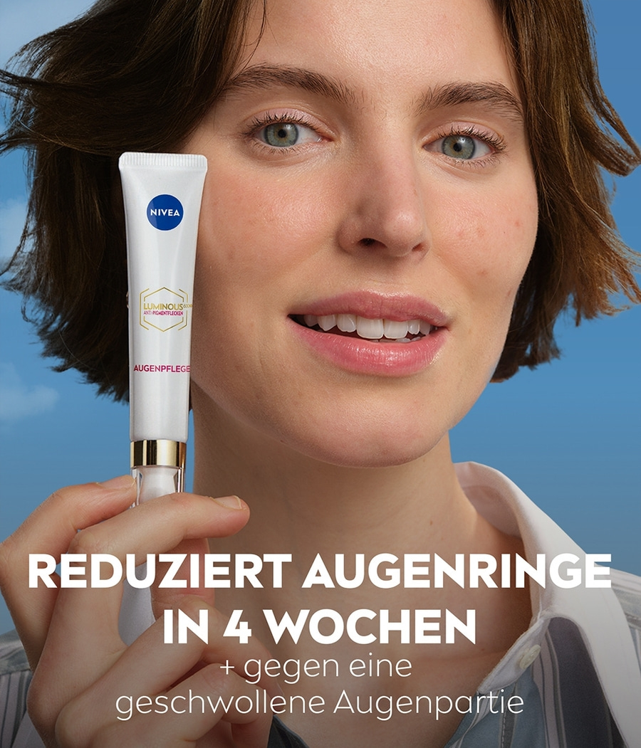 Frau mit Nivea-Produkt, reduziert Augenringe in 4 Wochen.