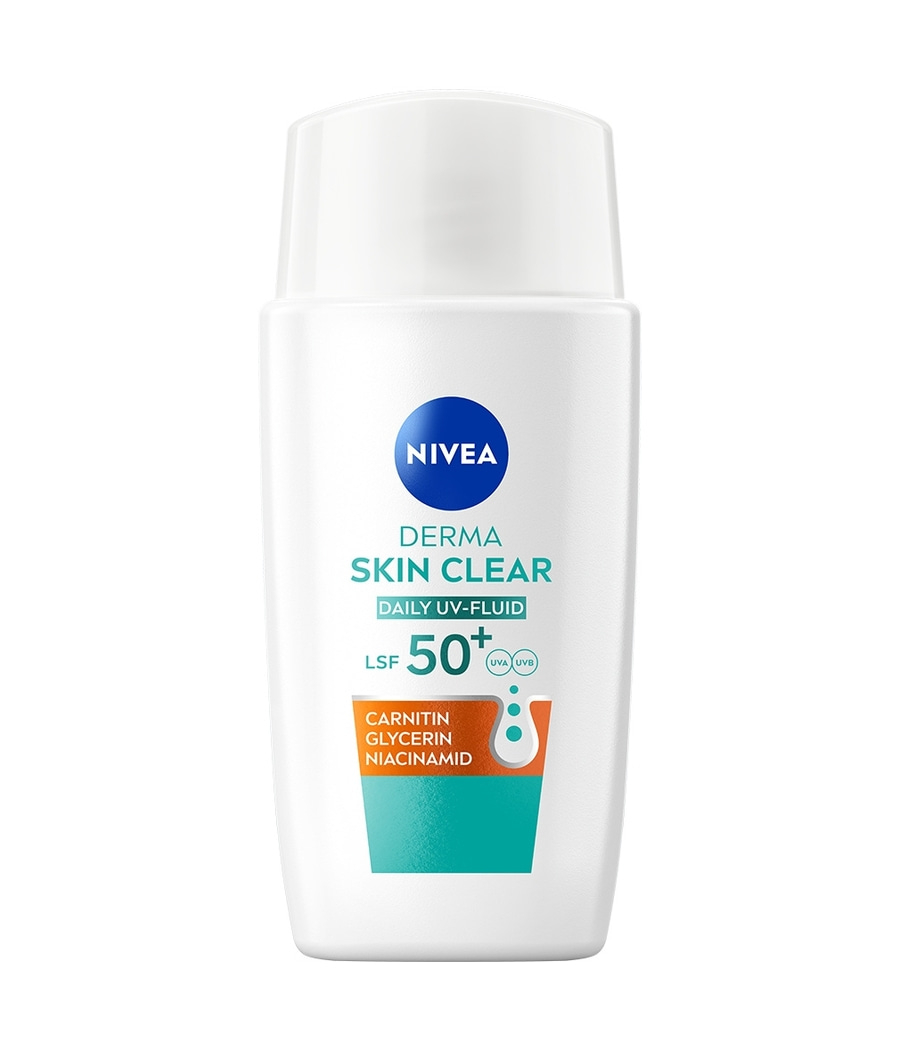 Eine weiße Nivea Flasche mit Sonnenschutz für das Gesicht, LSF 50.