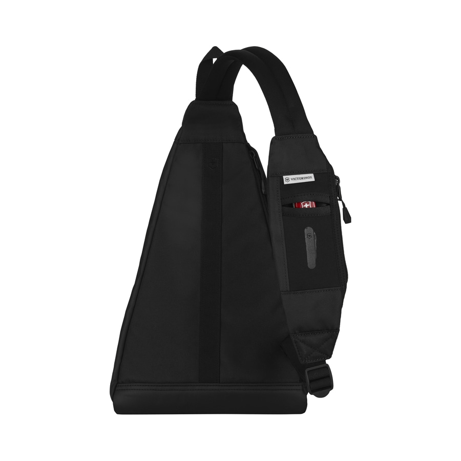 Schwarze Umhängetasche mit Victorinox-Logo und Reißverschlussfach für den täglichen Gebrauch.