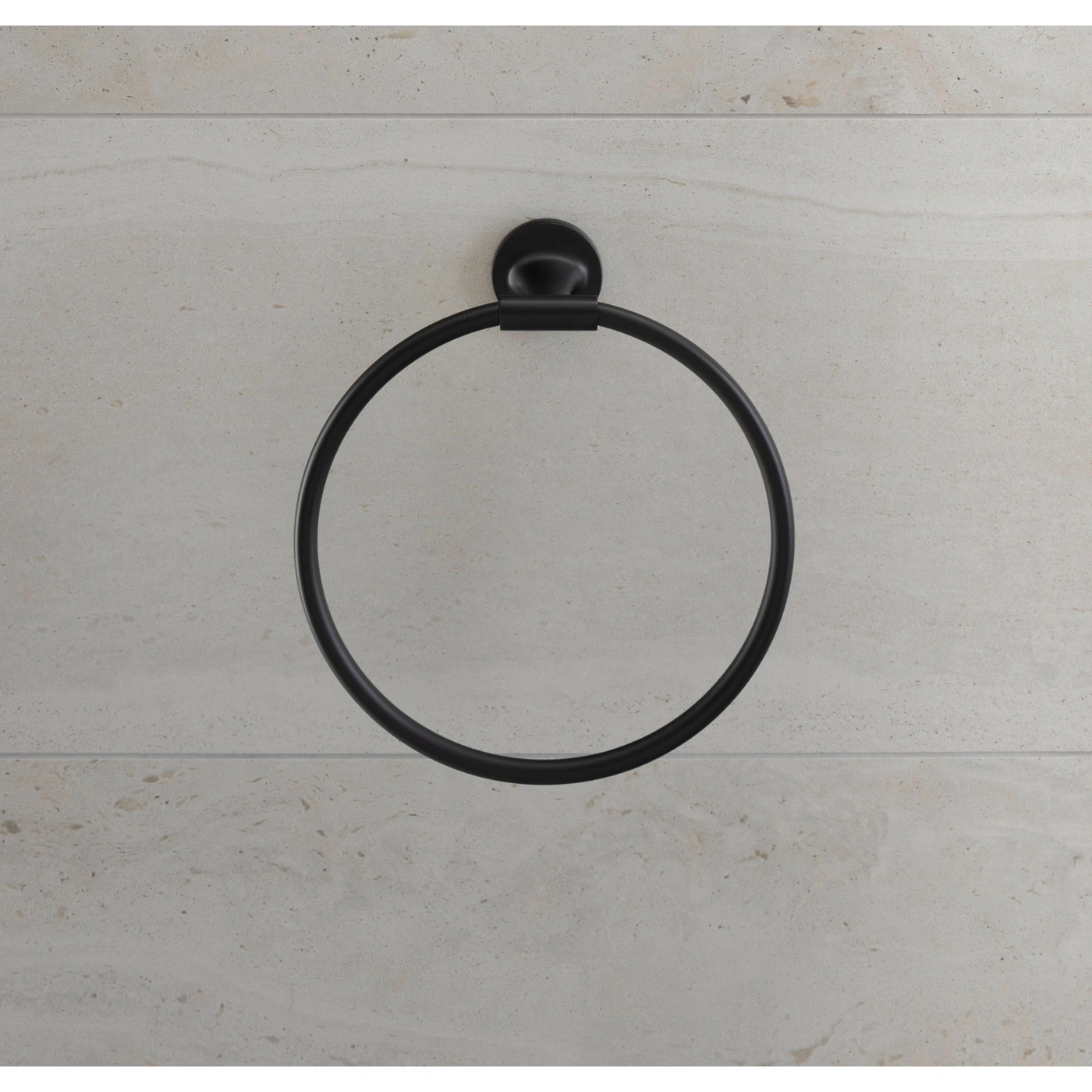Schwarzer Handtuchhalter an cremefarbener Wand mit feinen Maserungen.