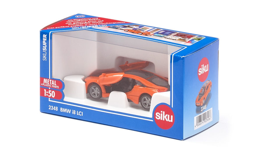 Spielzeugauto in der Verpackung. Orangefarbenes BMW i8 LCI Modell von Siku.