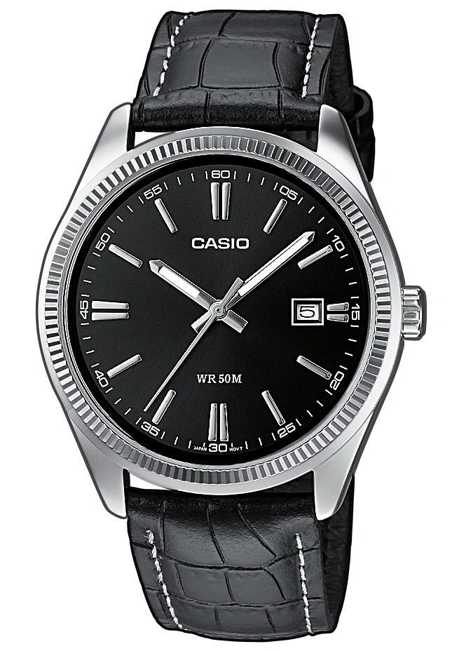 Eine Nahaufnahme einer schwarzen Casio-Herrenuhr mit einem Lederarmband.