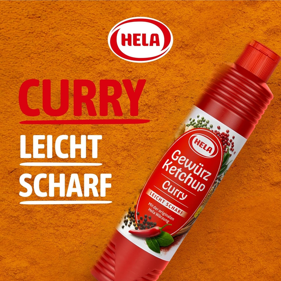 Hela Curry Gewürzketchup leicht scharf Flasche mit Currypulver Hintergrund
