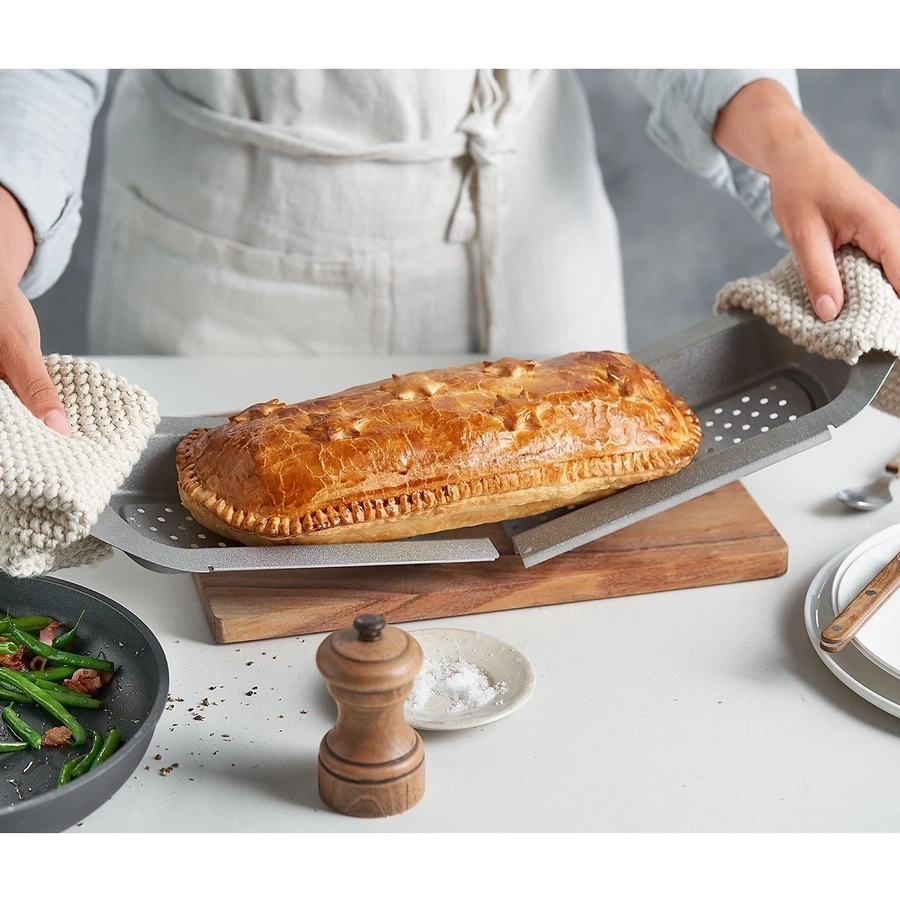BETTY BOSSI Knusper-Backblech ausziehbar 20-38 cm bis 240°C Metall Lochstruktur