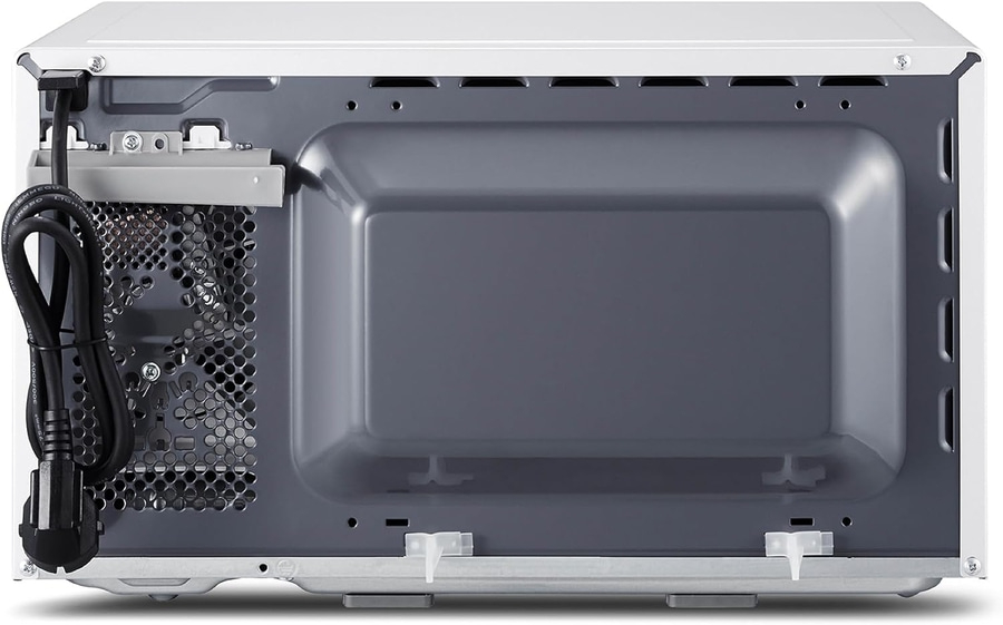 Rückseite eines weißen Mikrowellenherds mit Netzkabel