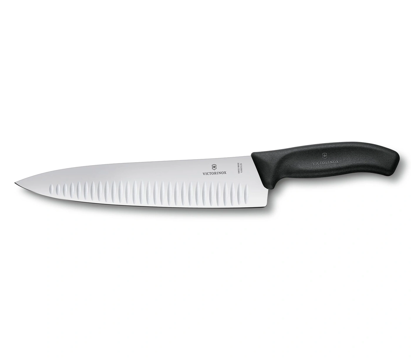 Ein Victorinox Kochmesser mit wellenförmiger Klinge und schwarzem Griff.