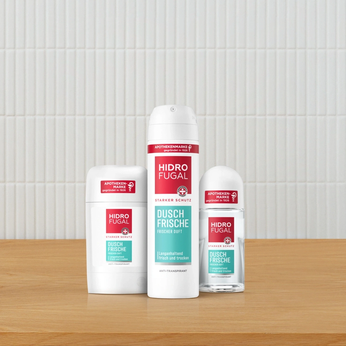 Drei Hidro Fugal Deodorant-Produkte in weißer und transparenter Verpackung.