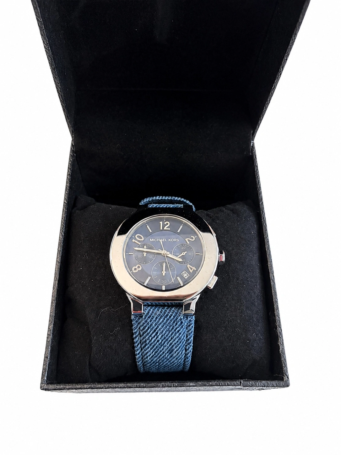 Ein Michael Kors Chronograph in einer schwarzen Schatulle