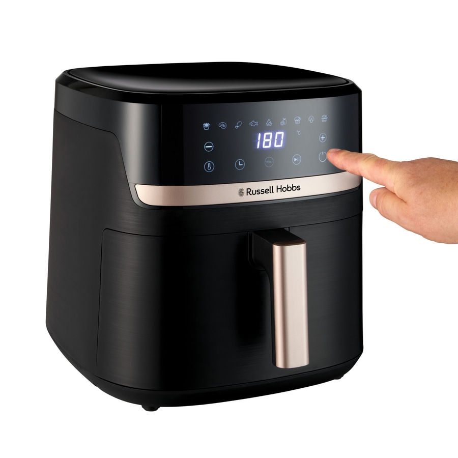 Schwarze Fritteuse mit Touchscreen und Bedienfeld, Marke Russell Hobbs, mit Hand