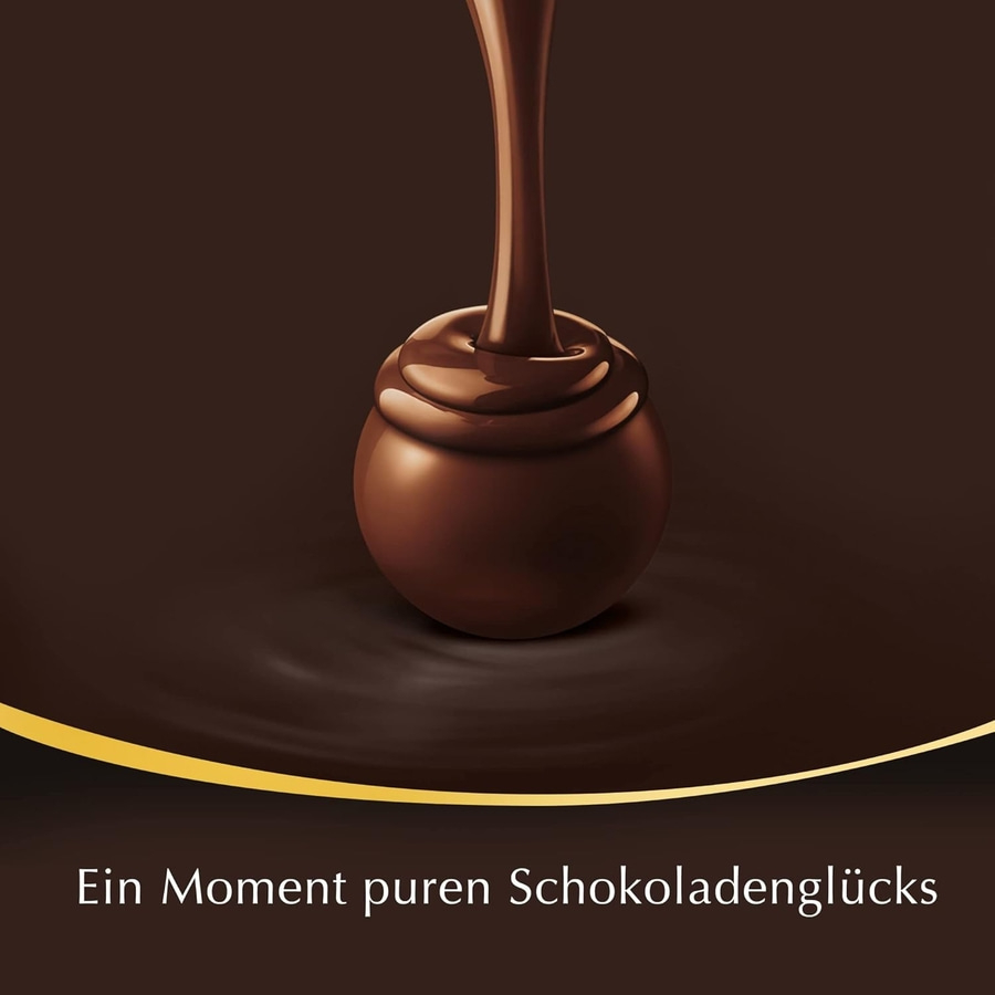 Ein Moment puren Schokoladenglücks mit flüssiger Schokolade, die auf eine Kugel gegossen wird.