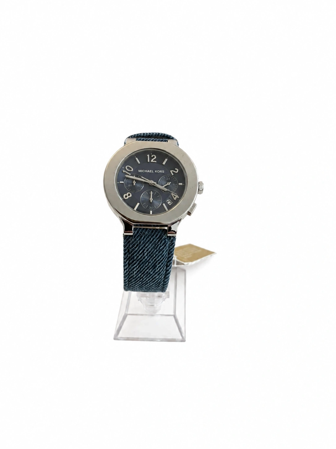 Michael Kors Uhr mit blauem Armband auf Ständer