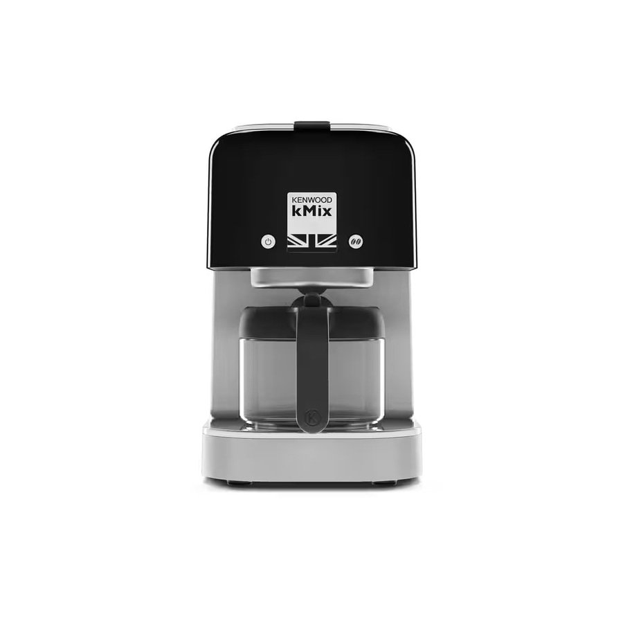 Eine schwarze und silberne Kenwood kMix Kaffeemaschine mit Glaskaraffe.