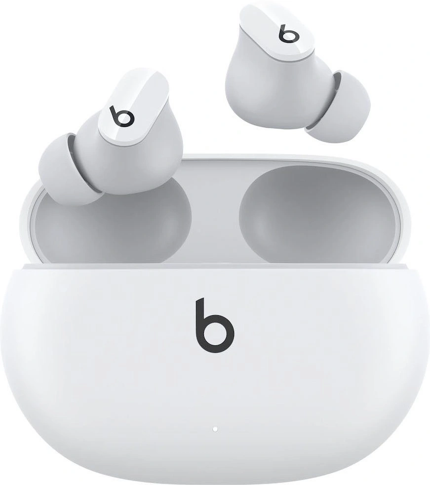 Weiße Beats Kopfhörer mit Ladecase und dem "b" Logo.