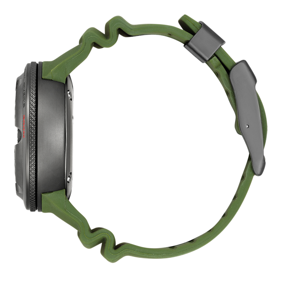 Grüne Uhr mit gewelltem Armband, Seitenansicht, isoliert auf Weiß