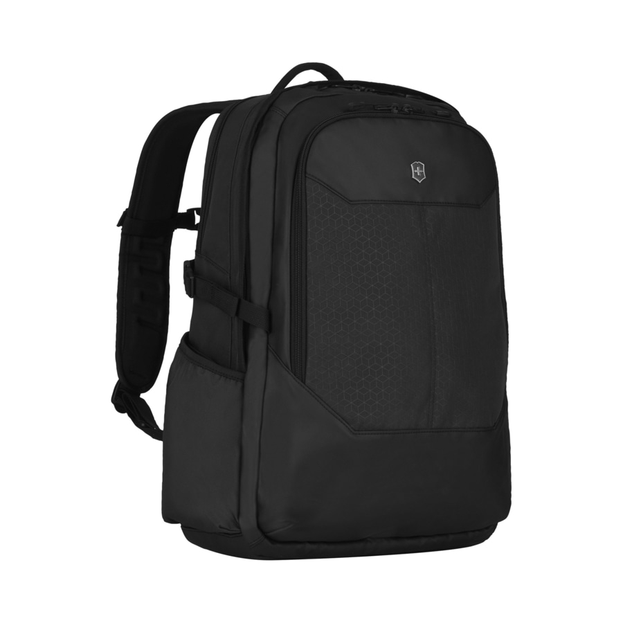 Schwarzer Rucksack mit Logo und geometrischem Muster, isoliert auf weißem Hintergrund.