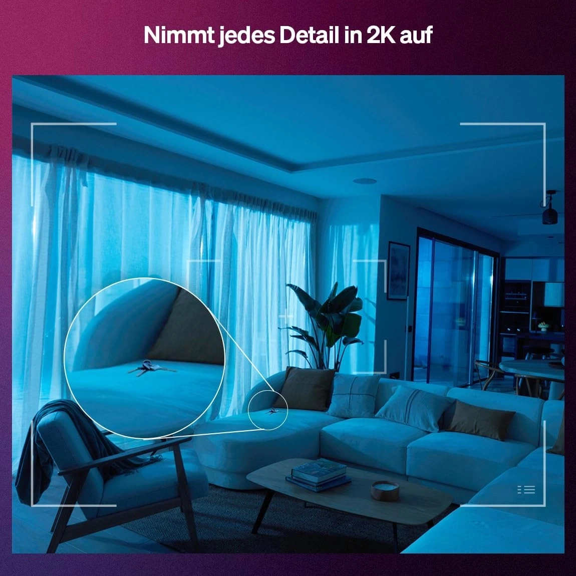 Gemütliches Wohnzimmer mit Sofa und Sessel, aufgenommen in 2K-Auflösung.