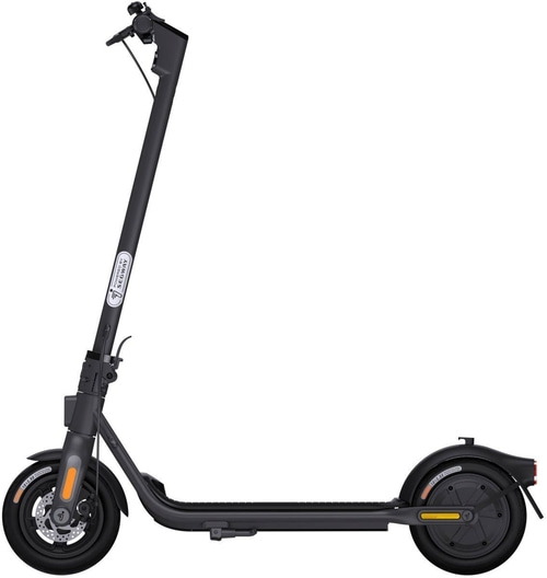 Schwarzer Elektroroller von Segway. Modernes Design, ideal für urbane Mobilität.