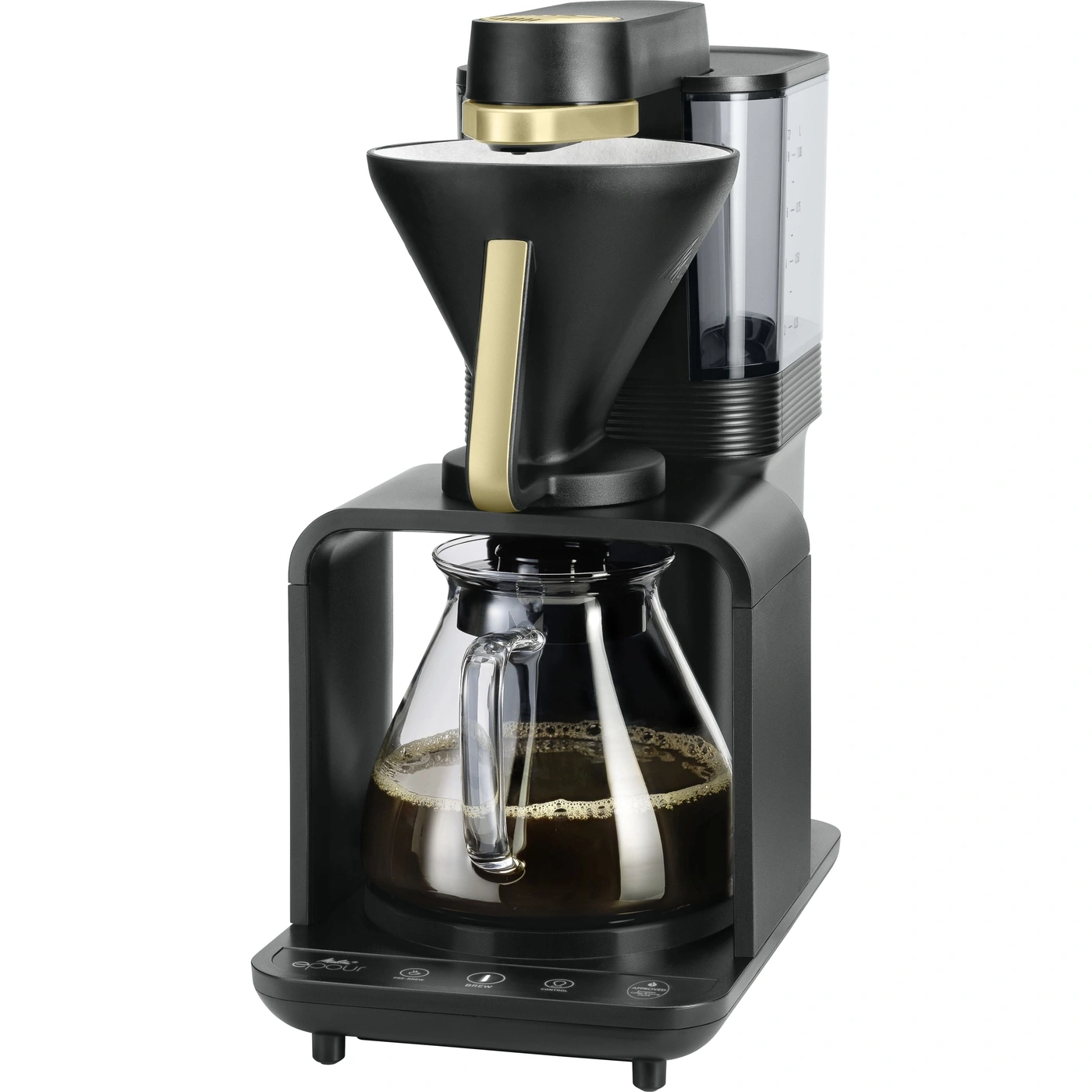 Eine schwarze Kaffeemaschine mit Glaskaraffe und goldenen Akzenten steht auf weißem Hintergrund.