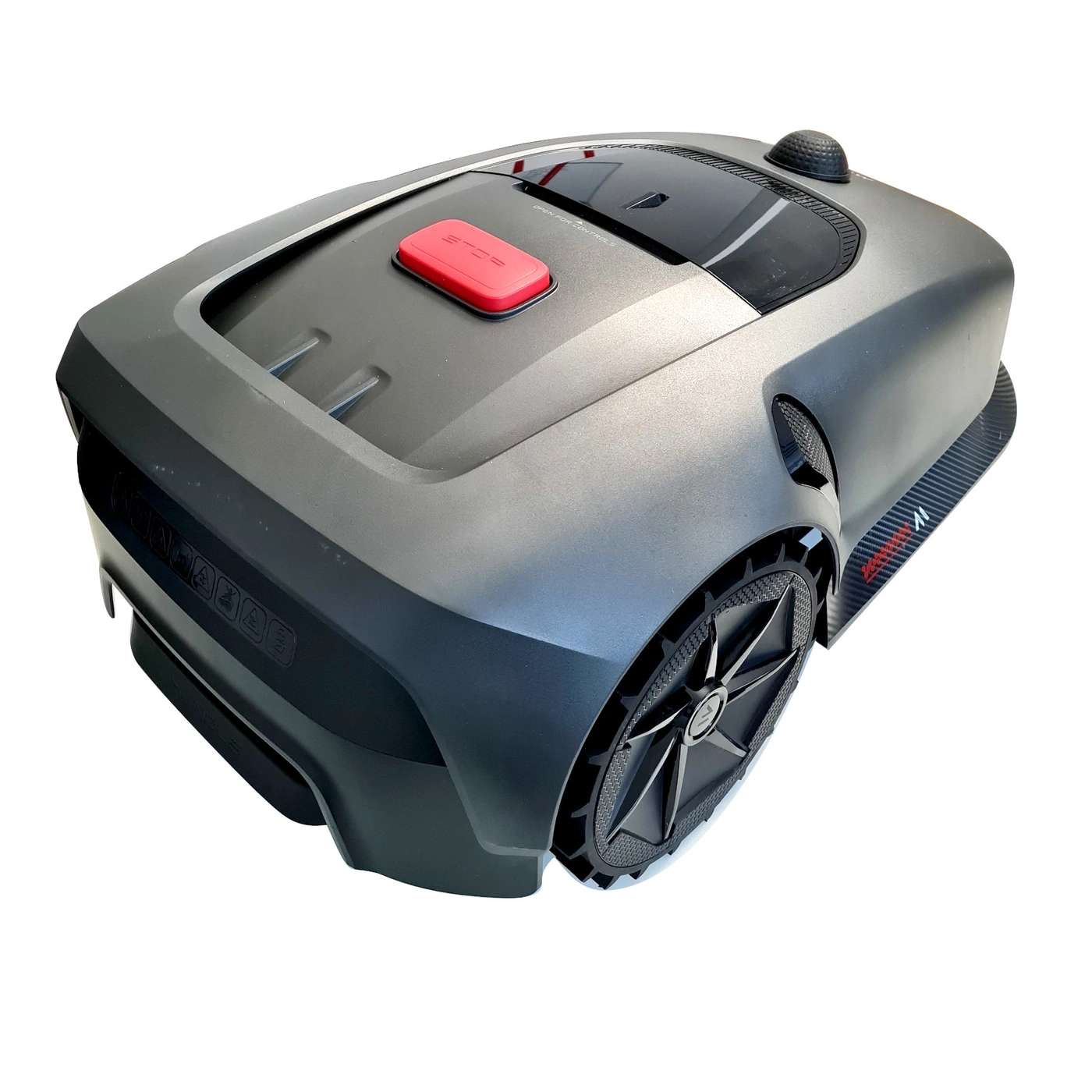 Ein moderner Mähroboter auf weißem Hintergrund mit roten Akzenten.